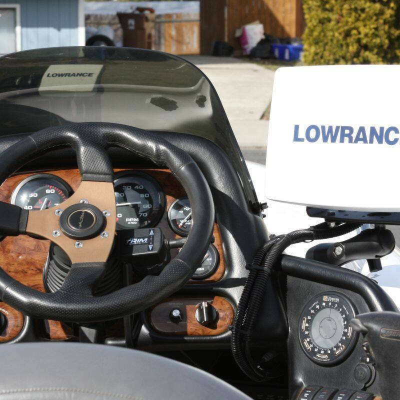ram-111u installed with Lowrance device