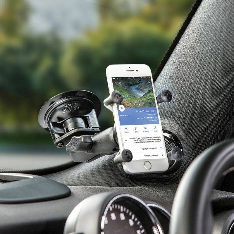 ram-b-166-un7u with iPhone in car