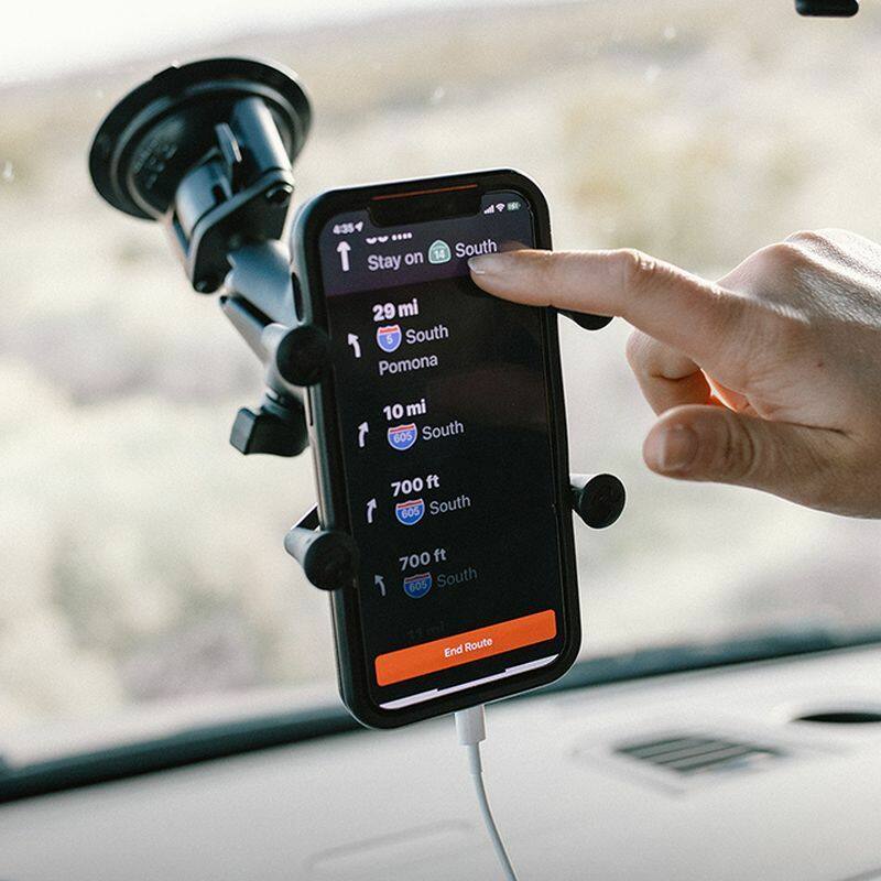 ram-b-166-un7u with phone on car windscreen