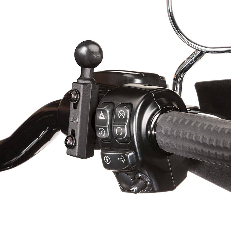 ram-b-309-1u installed on motorbike