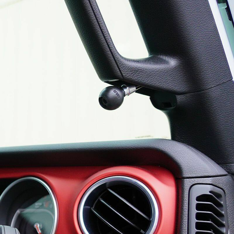 ram-b-367bu installed on grab handle