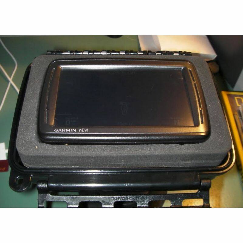RAM-HOL-AQ6U RAM Aqua Box® for Medium Wide Devices interior showing Garmin nuvi installed