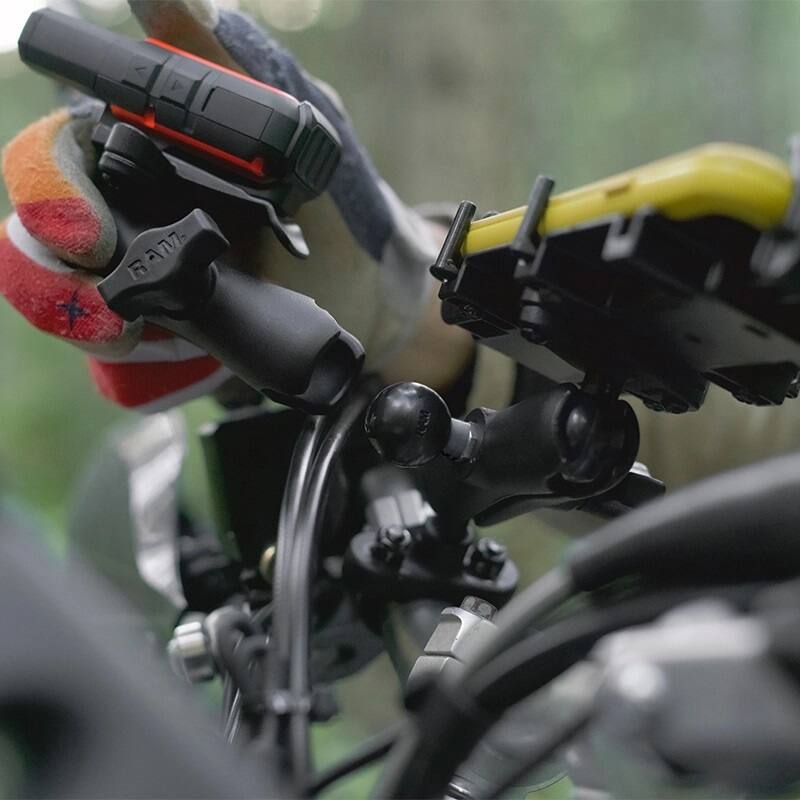 ram-hol-pd3-238au on motorbike